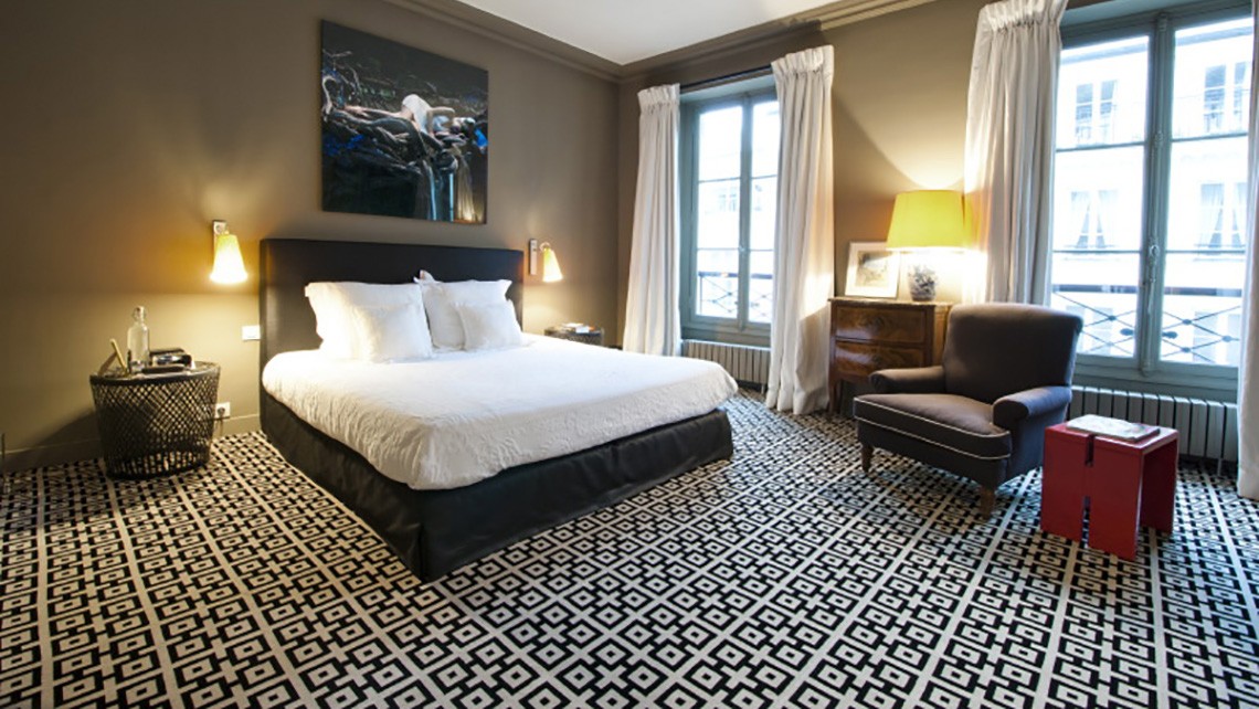 Chambre d'hôtes : Moquette motif géométrique noir & blanc Codimat