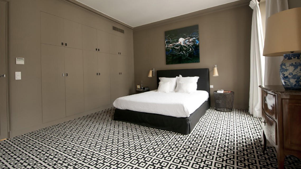 Chambre d'hôtes : Moquette motif géométrique noir & blanc Codimat