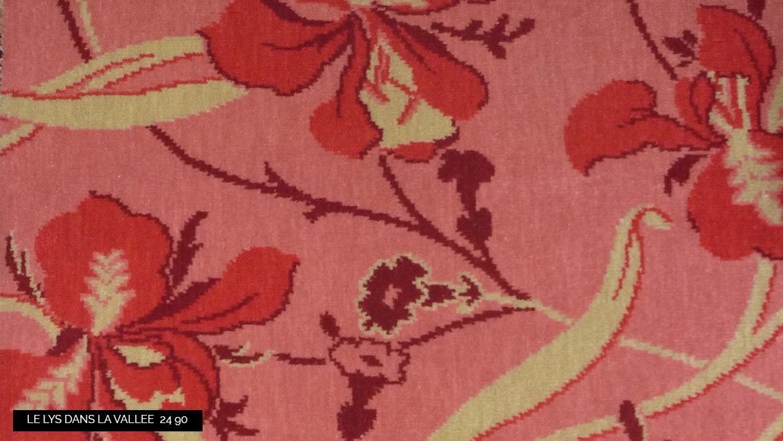 moquette motif fleurs iris rose